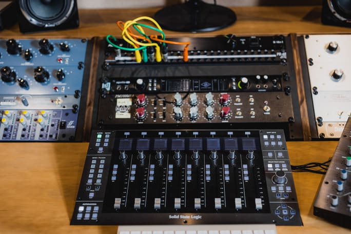 SSL Fusion y compresores en rack